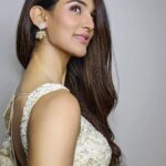 Mukti Mohan Instagram - 🌼Auspiciousness in white coz Bhai ki Shaadi hai🌼 #ShankyKiShaadi Stylist @vrinda.fashionstylist Outfit @jadepink_studio Jewellery @mortantra 📷 @mohanshakti