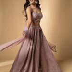 Mukti Mohan Instagram - where’s my shaadi people at? Photography by @nikhilshenoyphoto Hair by @mehrasilky Make up by @omkarvardam Styled by- @isolatednee Assisted by - @betalakhushi @shraddha.dange Outfit- @seasonsmumbai Jewellery- @soranamjewels P.S.- pandemic weddings ke bhi after-party invites arahe hain😍!! Whattæ festive time 🪬💖 how many weddings have you attended?
