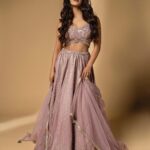 Mukti Mohan Instagram - where’s my shaadi people at? Photography by @nikhilshenoyphoto Hair by @mehrasilky Make up by @omkarvardam Styled by- @isolatednee Assisted by - @betalakhushi @shraddha.dange Outfit- @seasonsmumbai Jewellery- @soranamjewels P.S.- pandemic weddings ke bhi after-party invites arahe hain😍!! Whattæ festive time 🪬💖 how many weddings have you attended?
