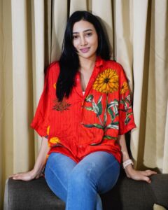 Nalini Negi Instagram - Stress less and enjoy the best☺️

#pictureoftheday #pictureperfect #thoughtoftheday #thursday #vibing #mood #posing #loveforcamera #happiness #blessed #gratitude #nalininegi