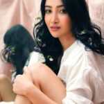 Nalini Negi Instagram - Keep you eyes on the stars, and keep your feet on the ground. ... 📸: make up & hair: @ankitamanwanimakeupandhair costume : @triune.store art director : @daksh_hairguru #pictureoftheday #picture #thoughts #thoughtoftheday #motivationalquotes #thoughts #potrait #likeforlikes #followforfollowback #shoutouts #shoutoutforshoutout #pretty #classy #gratitude #moods #happiness #blessed #nalininegi