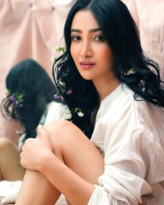 Nalini Negi Instagram - Keep you eyes on the stars, and keep your feet on the ground. ...

📸:
make up & hair: @ankitamanwanimakeupandhair 
costume : @triune.store 
art director : @daksh_hairguru 

#pictureoftheday #picture #thoughts #thoughtoftheday #motivationalquotes #thoughts #potrait #likeforlikes #followforfollowback #shoutouts #shoutoutforshoutout #pretty #classy #gratitude #moods #happiness #blessed #nalininegi