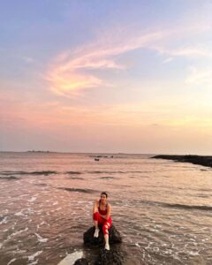 Nalini Negi Instagram - All we have is now ❤️

#sunset #sea #beach #beachvibes #run #workout #nature #love