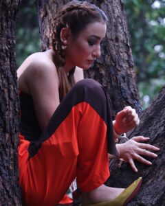 Nalini Negi Instagram - Life has no limitations.. Except for the ones you create. 🌼 
#picoftheday #thoughtoftheday #ootd #instapic #instafashion #adventure #thoughts #happiness #blessed #crazy #shooting