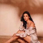 Nalini Negi Instagram - Feeling beautiful.. thank you so much @nish_ka_brush @Mohit Holani #picoftheday #pictureoftheday #pictureperfect #picturebook #thoughts #actor #thoughtoftheday #love #fashion #glammakeup #glamourous #stylish #instastyle #instafashion #instalove #instamood #instafashion #likesforlike #following