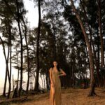 Nalini Negi Instagram - Dont worry, beach happy 🌊☀️🏝🐚 #goa #nature #vacation #2022 #travel #portraitphotography #actor #love #sunset #pictureoftheday Butterfly Beach