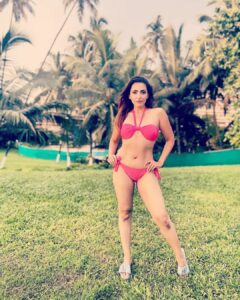 Navina Bole Instagram - Sundays like these. . Of bikinis, palm trees, clear skies and green grass!!

Photographer: @01dhana_
Hair and Mua: @dvmakeovers 
Location : @theretreatmumbai 

#picoftheday #throwback #instaphoto #instagood #instagram  #bikini #bikinimodel #fitness #comfortableinmyskin #competitionwithmyself #vacayvibes #pink #explorepage #explore #navinabole #positivevibes #happysunday