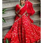 Navya Swamy Instagram – There is a shade of red for every woman. – Audrey Hepburn
Outfit- @kowshiki_couture 
#lehenga #lehengacholi #indianfashion #indiandesigns #designerwear #festivewear #festivalfashion #alltimefavorite #shootdiaries #diwali #lategram #instagram #thankful #blessed #navyaswamy