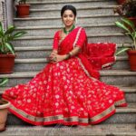 Navya Swamy Instagram – There is a shade of red for every woman. – Audrey Hepburn
Outfit- @kowshiki_couture 
#lehenga #lehengacholi #indianfashion #indiandesigns #designerwear #festivewear #festivalfashion #alltimefavorite #shootdiaries #diwali #lategram #instagram #thankful #blessed #navyaswamy