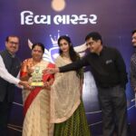 Neha Mehta Instagram - Hello friends its about 1oct 22 gandhidham kutch Gujarat. Event organized by DivyaBhaskar to respect the legends of kutch for there work and contribution for better society. Me Along with 'Nimu Ben Acharya' Malti Maheshvari & associated team. It was indeed a pleasure to be part of there good work and celebration #amitrathod #DivyaBhaskar #nimuaacharya #maltimaheshvari #Dishavadgamafationstudio#kutch🇮🇳