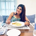 Nimeshika Radhakrishnan Instagram – 🦧Feels gud when u vibe with ur fav ❤️&fav cheesecake 🤤