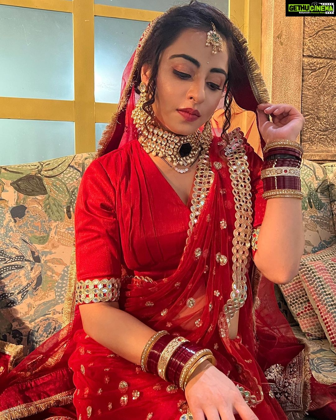 Niyati Fatnani Instagram – Guess my fav colour ️🤪 . . . . . . #red # ...