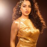 Niyati Fatnani Instagram - Dont tell me to keep calm👑 . Shoot concept: @nehaadhvikmahajan @bridalsbynam . MUA, Hair & styling: @nehaadhvikmahajan . MakeUp: @myglamm . 📸: @luvisrrani . Outfit: @nikhitatandon #niyatifatnani #channamereya #makeup #ootd #nehaadhvukmahajan #bridalsbynam #myglamm #looks #fashionstyle