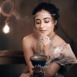 Niyati Fatnani Instagram - Kehna hi kya🥀 . Shoot concept: @nehaadhvikmahajan @bridalsbynam . MUA, Hair &Styling: @nehaadhvikmahajan . Reel edit: @krushnaaher_ . Saree: @korvaiindia . Jewellery: @sonisapphire . . #niyatifatnani #channamereya #nehaadhvikmahajan #myglamm #nammakeovers #bride #hairstyling #fashionshoot #television #all #over #the #globe