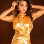 Niyati Fatnani Instagram - Dont tell me to keep calm👑 . Shoot concept: @nehaadhvikmahajan @bridalsbynam . MUA, Hair & styling: @nehaadhvikmahajan . MakeUp: @myglamm . 📸: @luvisrrani . Outfit: @nikhitatandon #niyatifatnani #channamereya #makeup #ootd #nehaadhvukmahajan #bridalsbynam #myglamm #looks #fashionstyle