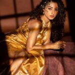 Niyati Fatnani Instagram - Eat glitter for breakfast and shine all day🌟🌟 . Shoot concept: @nehaadhvikmahajan @bridalsbynam . MUA, Hair & styling: @nehaadhvikmahajan . MakeUp: @myglamm . 📸: @luvisrrani . Outfit: @nikhitatandon #niyatifatnani #channamereya #makeup #ootd #nehaadhvukmahajan #bridalsbynam #myglamm #looks #fashionstyle