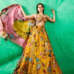 Nushrratt Bharuccha Instagram - Phir kaahe ki Pardadaari 💁🏻‍♀️ @mahimamahajanofficial @lakmefashionwk @ananaofficial @vardannayak @ashwini_hairstylist @rts.singh728 📸 @kadamajay