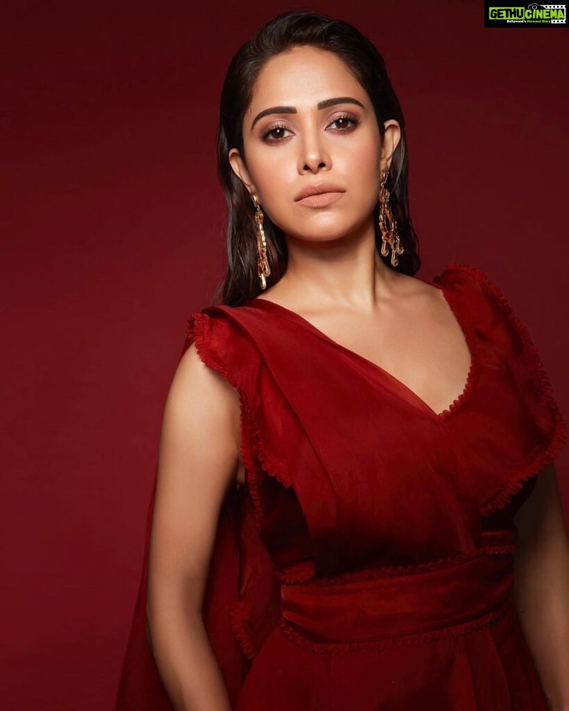 Nushrratt Bharuccha Instagram - The Usual Please 🍷 Outfit @ridhimabhasinofficial Earrings @amrapalijewels Stylist @nidhijeswani Makeup @tanvismarathe Hair @ashwini_hairstylist Photographer @shivamguptaphotography