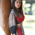 Nushrratt Bharuccha Instagram - I don’t look back… Unless, it’s quite a View 😉!! Outfit @nautanky Choker @opalinajewellery Stylist @nidhijeswani Makeup @tanvismarathe Hair @ashwini_hairstylist Pictures @jayantpednekar