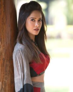 Nushrratt Bharuccha Instagram - I don’t look back… Unless, it’s quite a View 😉!! 

Outfit @nautanky 
Choker @opalinajewellery 

Stylist @nidhijeswani 
Makeup @tanvismarathe 
Hair @ashwini_hairstylist 

Pictures @jayantpednekar