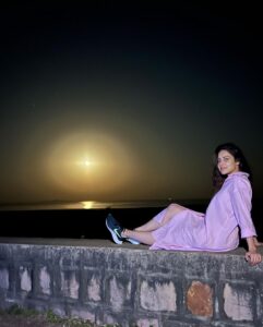 Nushrratt Bharuccha Instagram - Hanging here for the night! 
#MoonLove 
Shot on my new IPhone 13 Pro Max 😍
@apple