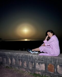Nushrratt Bharuccha Instagram - Hanging here for the night! 
#MoonLove 
Shot on my new IPhone 13 Pro Max 😍
@apple