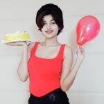 Oviya Instagram - Baby steps in insta !!! #first official pic 💃🏻