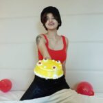 Oviya Instagram - Baby steps in insta !!! #first official pic 💃🏻