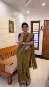 Pallavi Gowda Instagram - Bcoz it’s trending so I did it in desi attire
#Saree #TrendingReels #GomiGomi