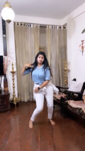 Pallavi Gowda Instagram - We don’t talk about Bruno 🤫
One of my fav animated movie ENCANTO😍
Lemme know ur fav characters in the comments section 😉
Mine it’s MIRABEL🥰
VC : @sowmya_n_j 🤩
#Encanto #WeDontTalkAboutBruno #Trending #Dance