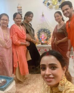 Parul Chauhan Instagram - Ganpati Bappa Morya ❤️❤️❤️❤️❤️dil se shukriya Ap sabhi ka ki Ap mere gannu k darshan k liye aaye ❤️❤️❤️❤️❤️❤️

Ganpati Bappa Morya agle Baras tu jaldi aa❤️❤️❤️❤️❤️❤️

Wearing @eshabakshi13 ❤️❤️❤️