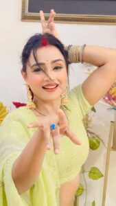 Parul Chauhan Instagram - After Women, flowers are the most divine creations🥰❤️🥰❤️🥰❤️🥰❤️🥰❤️🥰❤️🥰❤️🥰❤️🥰❤️🥰❤️🥰
.
Live life in full bloom. Let's do this together, once and floral.😍💗😍💗😍💗😍💕😍💗😍💗😍💗😍💗😍
Thank u Thank u Thank u @solawood_flowers for these beautiful flowers ❤️❤️❤️❤️❤️

Wearing @fashionfactory.cpr 
.
#love #women #flower #eventplanner  #weddingplanner #weddingdecor #events #brandshoot #gratitude #blessed #omsairam #india #events #dryflower #dryleaves #decor #mumbaievents #solawood_flowers