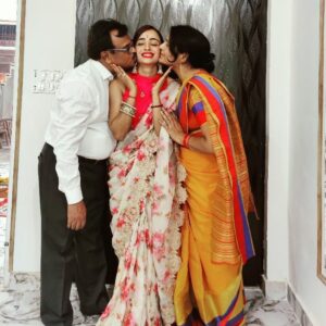 Parul Chauhan Instagram - Ap Sabhi ko hum sabki taraf se diwali ki bhut bhut shubh kamnaye.....💕😘💖😘💕😘💖💕💕
Happy diwali💕💖💕💖💕💖💕💖💕💖💕💖💕💖💕💖💕💖💖💖

Wearing @mink.beautifulcreationboutiq  Thank u for this beautiful saare. u made my day darling 💖💕💖💕💖💕💖💕💖💕💖💕💖