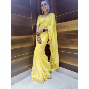 Parul Chauhan Instagram - Happy karwachauth ❤️❤️

Thank u so much @p_s_fashion_club  for this beautiful saare 😘❤️😘❤️😘❤️😘❤️😘❤️
Thnk u @jagruti_0303  for this beautiful mehandi you r mind blowing 😘😘😘