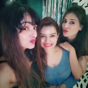 Parul Chauhan Instagram - Janam din ki bhut bhut badhaiya Shilps 
Muskurati chilchilati mast bus aise hi rah duniya ghoom enjoy Kar tere Sare sapne poore ho tere ye dost tere Sath hai MERI jhalli dost 💓💓💓💓💓
Many many many many many many many many many many many many many many many many many many many happy returns of the day happy happy wala birthday MERI Jaan  @shilpa_s_raizada 💕💕❤️❤️💞💞❤️❤️❤️💕💕💕❤️❤️💞💞💞❤️❤️❤️❤️😘😘😘😍😍💗💃💃💃🤩🥰🥰🥰💘💘💓💓💓🍎🍎🍎