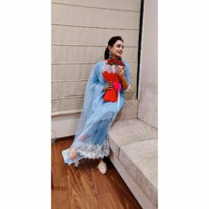Parul Chauhan Instagram - Self confidence is a super power. Once you start to believe in yourself, magic starts happening
Thnk u so much @rutbaa_13 for this beautiful black metal jhumka 😘😘❤️

Wearing this beautiful suit it's Pure Jaam Cotton fabric Kurta with Pant nd organza duppata heavy lace work on kurti and dupatta ..loved the fabric n specially duptta thnk u @vastrabyekta & @creationspng 😘❤️😘❤️😘❤️😘❤️
📸📸@maneeshaojha