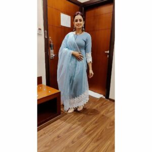Parul Chauhan Instagram - Self confidence is a super power. Once you start to believe in yourself, magic starts happening
Thnk u so much @rutbaa_13 for this beautiful black metal jhumka 😘😘❤️

Wearing this beautiful suit it's Pure Jaam Cotton fabric Kurta with Pant nd organza duppata heavy lace work on kurti and dupatta ..loved the fabric n specially duptta thnk u @vastrabyekta & @creationspng 😘❤️😘❤️😘❤️😘❤️
📸📸@maneeshaojha