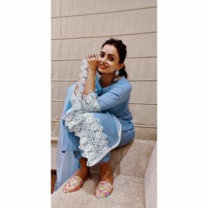 Parul Chauhan Instagram - Self confidence is a super power. Once you start to believe in yourself, magic starts happening
Thnk u so much @rutbaa_13 for this beautiful black metal jhumka 😘😘❤️

Wearing this beautiful suit it's Pure Jaam Cotton fabric Kurta with Pant nd organza duppata heavy lace work on kurti and dupatta ..loved the fabric n specially duptta thnk u @vastrabyekta & @creationspng 😘❤️😘❤️😘❤️😘❤️
📸📸@maneeshaojha