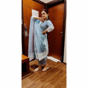 Parul Chauhan Instagram - Self confidence is a super power. Once you start to believe in yourself, magic starts happening
Thnk u so much @rutbaa_13 for this beautiful black metal jhumka 😘😘❤️

Wearing this beautiful suit it's Pure Jaam Cotton fabric Kurta with Pant nd organza duppata heavy lace work on kurti and dupatta ..loved the fabric n specially duptta thnk u @vastrabyekta & @creationspng 😘❤️😘❤️😘❤️😘❤️
📸📸@maneeshaojha