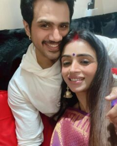 Parul Chauhan Instagram - महालक्ष्मी नमस्तुभ्यं नमस्तुभ्यं सुरेश्वरी । हरी प्रिये नमस्तुभ्यं नमस्तुभ्यं दयानिधे ।। 
दिवाली पर्व की हार्दिक शुभकामनाएं।।
❤️❤️❤️❤️❤️❤️❤️❤️❤️