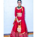 Pavitra Punia Instagram - 🌺 🧿 Outfit : @bunaai Jewels : @maejewellery Potli : @oceana_clutches Styling : @pavitrapunia_ Hair : @hairstylist.julie Lashes : @lashout_by_nehamehvish Makeup : @pavitrapunia_ #pavvitrapunia #fashion #style #royal #look #indian #beauty #🧿
