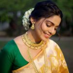 Pooja Sawant Instagram - 🌟✨ Saree by @aura_benaras Jewellery @kalyanjewellers_official Styled by @prachethestylist Shot by @dadhi_wala Make up @vrushti_harkare Hair @seemaaofficial