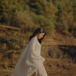 Pooja Sawant Instagram - Mother nature knows everything , Mother Nature heals everything 🌸 If you reconnect with nature and wilderness, you will not only find the meaning of life but you will truly experience what it means to be fully alive 🌱 #mothernature #joshmarathi #joshapp #joshappofficial