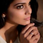 Pooja Sawant Instagram - @kalyanjewellers_official ❤️✨ Celebrate Valentine's with jewellery as special as your love story! ✨ Share your V-Day story on reels with this #BeMyValentine music track, tagging both me & @kalyanjewellers_official. Go all out and get creative for a chance to be featured on the brand page! 🌟 #valentineday #bemyvalentine #love @josh.marathi @officialjoshapp