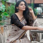 Pooja Sawant Instagram - शुभ संक्रांत! 🖤 Saree by @tamairafashion 🤍