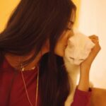 Pooja Sawant Instagram - Angels speak to those who silence their minds long enough to hear 🌸 I hear chirping and meowing everywhere everyday ♥️ Peekaboo and universe #Poojasawant #love #joshapp #joshofficial #joshmarathi @officialjoshapp @josh.marathi