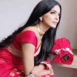 Pooja Sawant Instagram - ♥️Stand by me ♥️ 🌹🌹🌹🌹🌹🌹 Make up and hair by @vrushti_harkare #DiwaliOnJosh @officialjoshapp @josh.marathi #joshapp #joshappofficial #joshmarathi