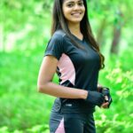 Pooja Sawant Instagram - Meet नलिनी जगताप ( The Triathlon athlete ) ‘Vijeta‘ in your nearest theatres 🏃🏻‍♀️