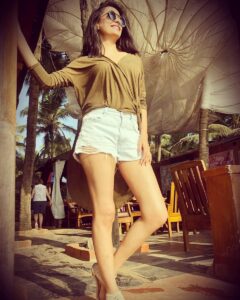 Pooja Sharma Instagram - So u are unhappy 'cuz u cant meet your family or friends ! Look at the sun, its alone too...but it continues to shine. So shine on...stay put but SHINE ON 🌞