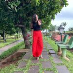 Pooja Sharma Instagram - I think it’s going to rain. I wish i had an umbrella☔️☂️🌂